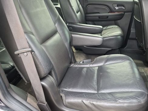 Used 2010 Cadillac Escalade Luxury AWD/4WD image 20