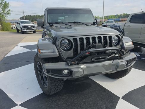 Used 2023 Jeep Gladiator Overland image 8