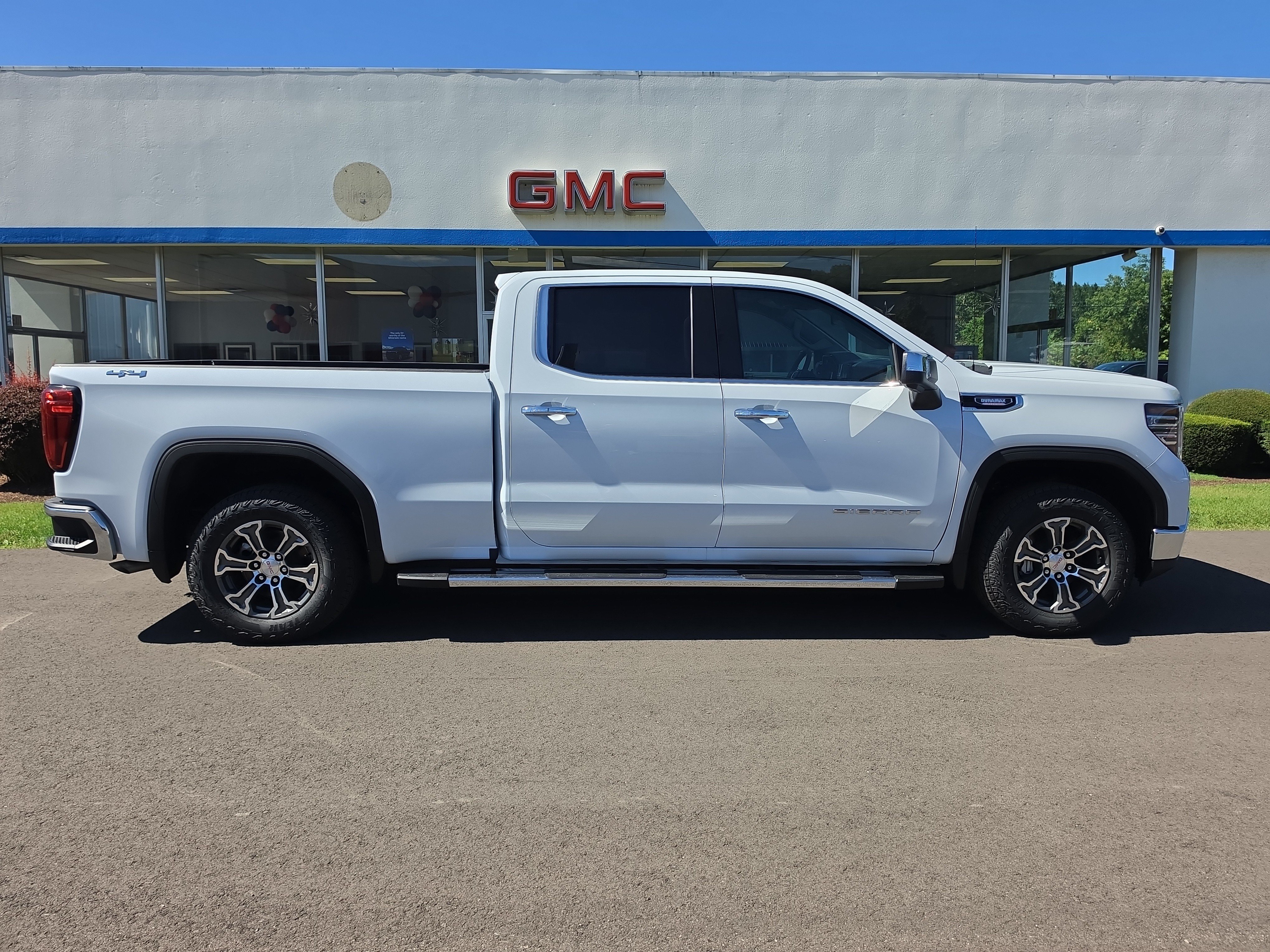 New 2026 GMC Sierra 1500 SLT w/ SLT Convenience Package AWD/4WD image 2