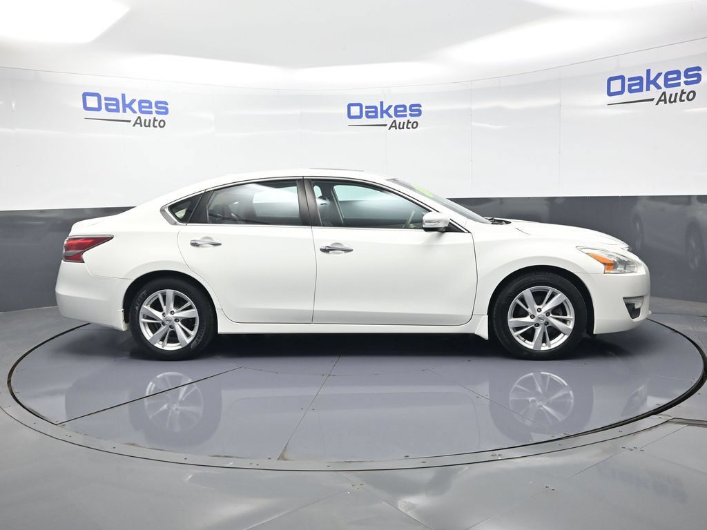 Used 2015 Nissan Altima 2.5 SV w/ Convenience Package FWD image 8