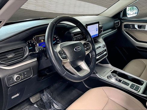 Used 2021 Ford Explorer XLT w/ Equipment Group 202A RWD image 11