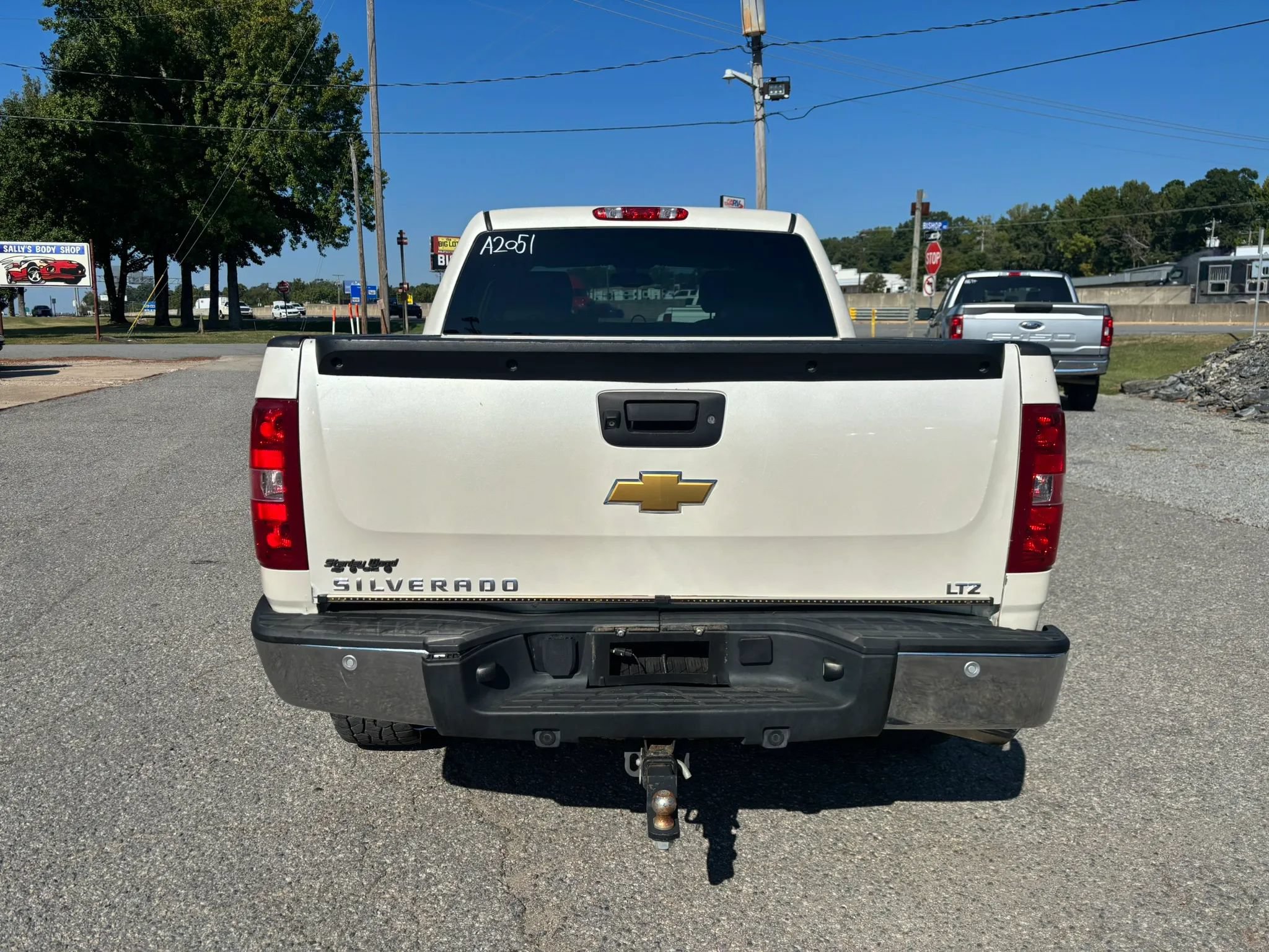 Used 2013 Chevrolet Silverado 1500 LTZ w/ LTZ White Diamond Edition AWD/4WD image 4