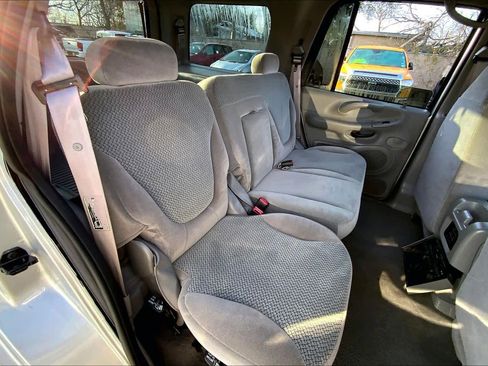 Used 2001 Ford Expedition XLT image 19