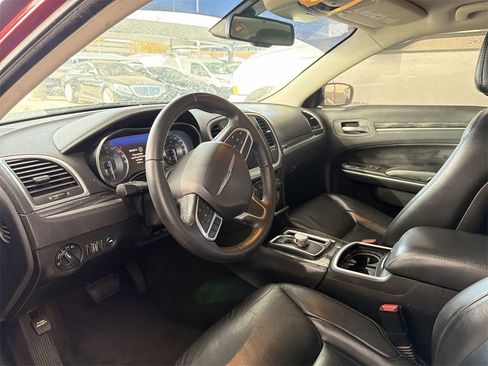 Used 2018 Chrysler 300 Touring L image 7