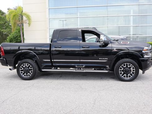 Used 2025 RAM 2500 Limited AWD/4WD image 11