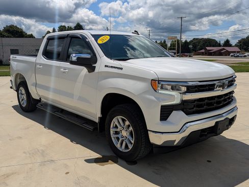 Used 2023 Chevrolet Silverado 1500 LT w/ LPO, Dark Essentials Package AWD/4WD image 5