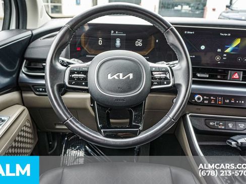 Used 2025 Kia Carnival FWD image 29