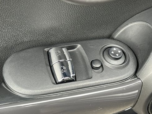 Used 2019 MINI Cooper 2-Door Hardtop image 11