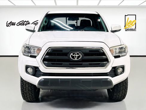 Used 2017 Toyota Tacoma SR5 w/ Tow Package image 2