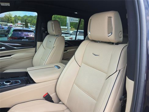 Used 2023 Cadillac Escalade Premium Luxury w/ Performance Package AWD/4WD image 21