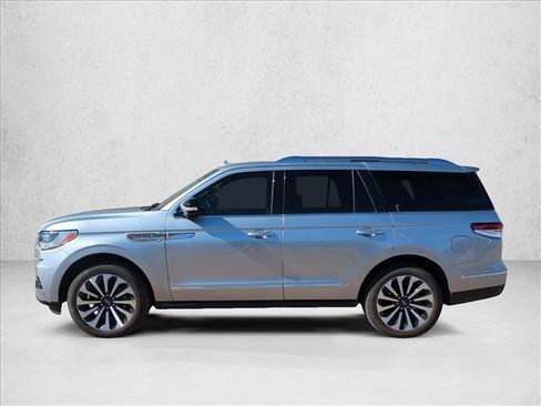 Used 2024 Lincoln Navigator Reserve image 9