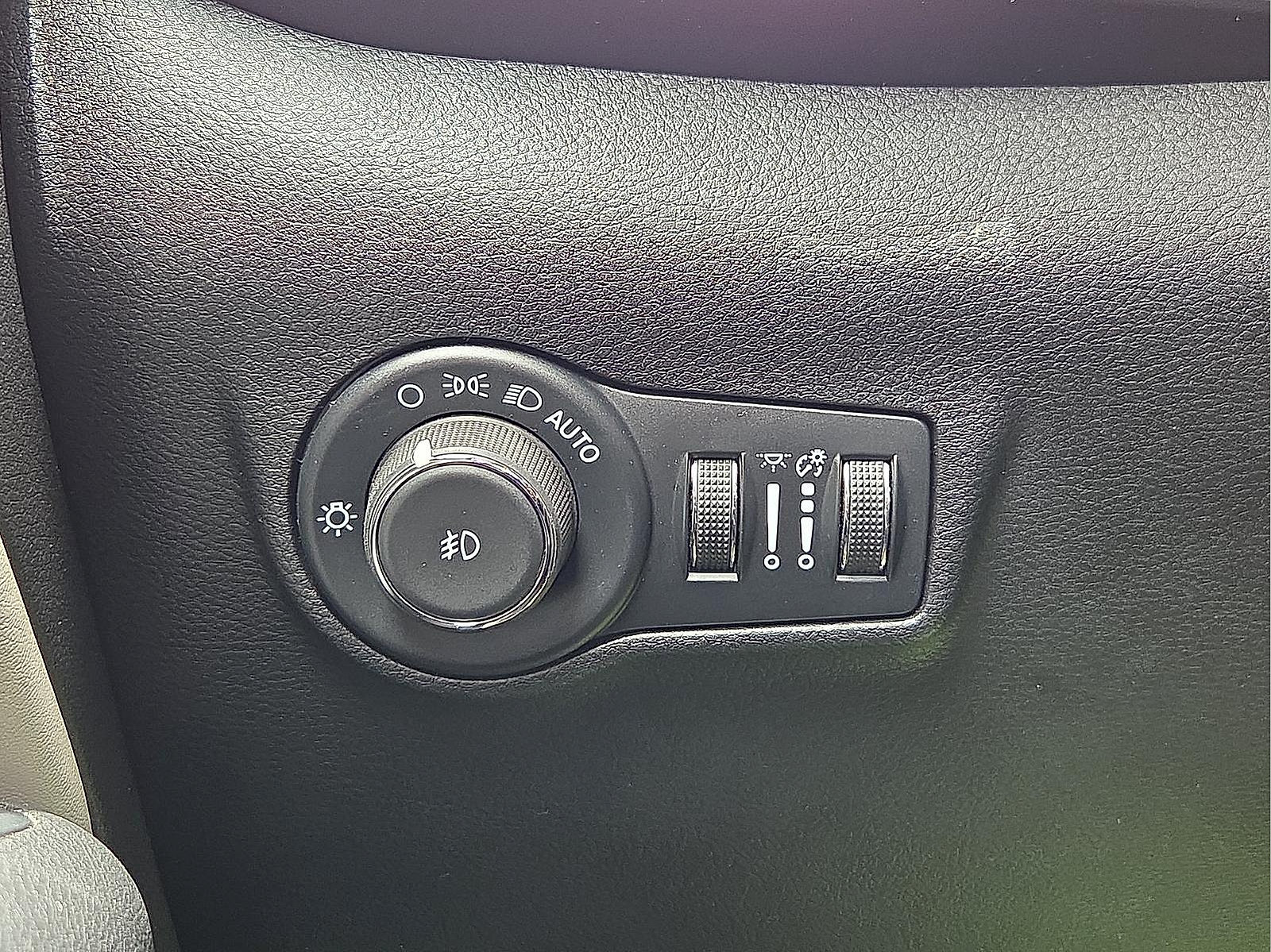 Used 2025 Jeep Compass Limited AWD/4WD image 19