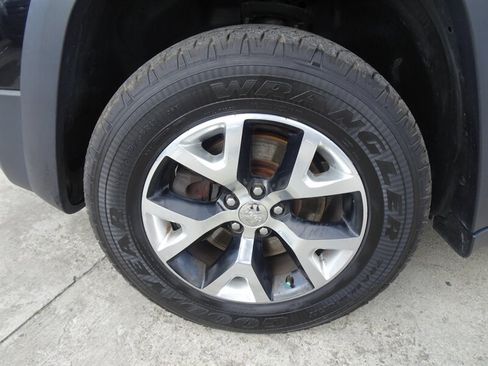 Used 2015 Jeep Cherokee Trailhawk AWD/4WD image 25