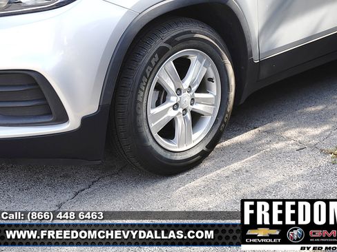 Used 2019 Chevrolet Trax LS w/ Tint and Cruise Package FWD image 10