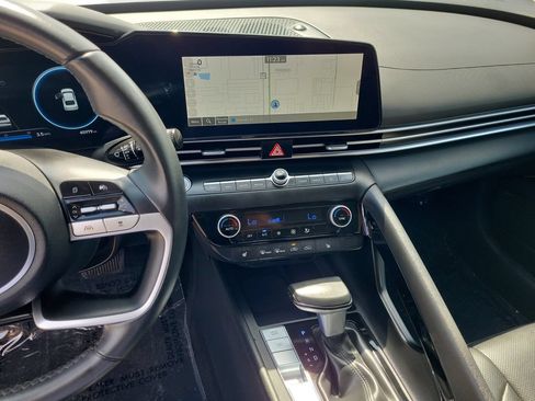 Used 2025 Hyundai Elantra Limited FWD image 20