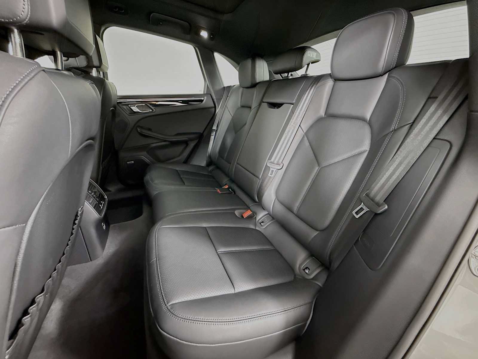 Certified 2026 Porsche Macan AWD/4WD image 23
