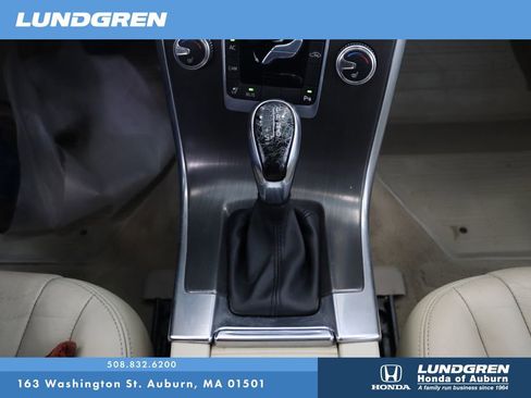 Used 2015 Volvo XC60 T6 w/ Proximity Package image 28