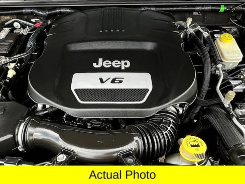 Used 2016 Jeep Wrangler Unlimited Sahara w/ Connectivity Group image 9