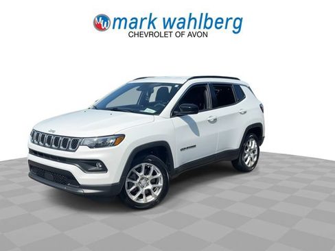 Used 2024 Jeep Compass Latitude AWD/4WD image 4