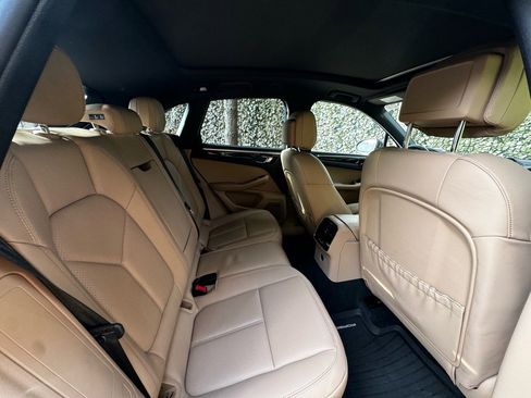 Used 2024 Porsche Macan image 24