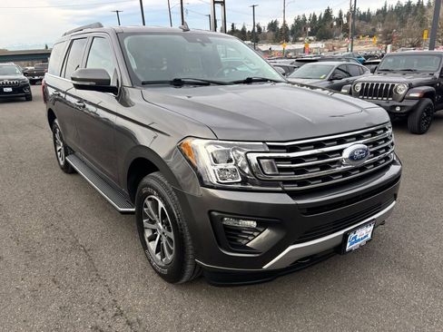 Used 2021 Ford Expedition XLT image 3