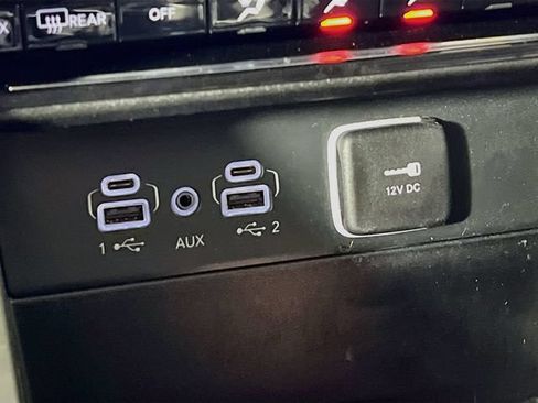 Used 2024 Jeep Grand Cherokee Limited AWD/4WD image 21