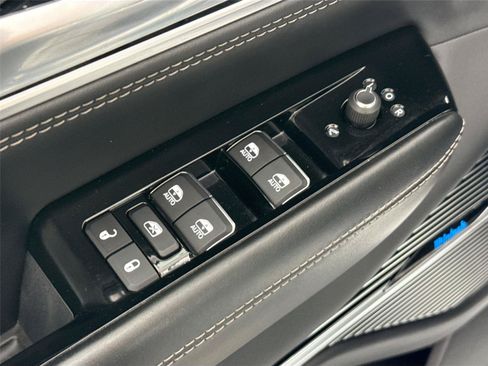 Used 2023 Jeep Grand Wagoneer L Series II AWD/4WD image 30