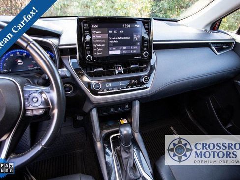 Used 2022 Toyota Corolla Cross XLE w/ Convenience Package image 30