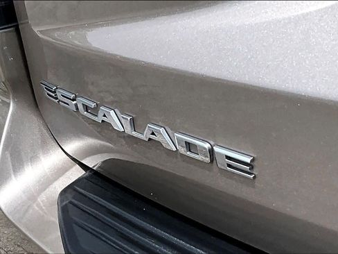 Used 2025 Cadillac Escalade Sport Platinum w/ LPO, Floor Liner Package AWD/4WD image 10
