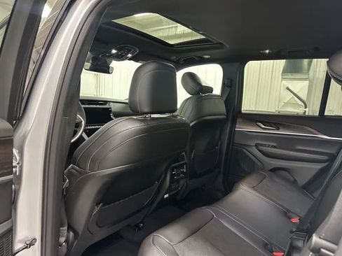 Used 2026 Jeep Grand Cherokee Altitude AWD/4WD image 15