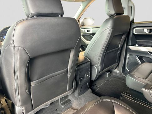 Used 2023 Ford Explorer XLT w/ Equipment Group 202A image 18