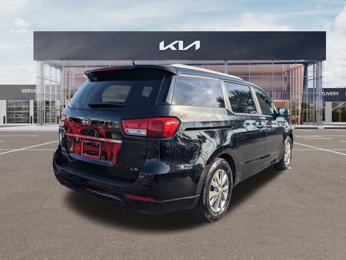 Certified 2018 Kia Sedona LX w/ LX Essentials Premium Package image 4