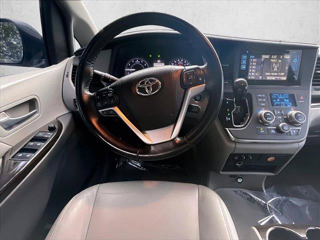 Used 2017 Toyota Sienna XLE FWD image 7