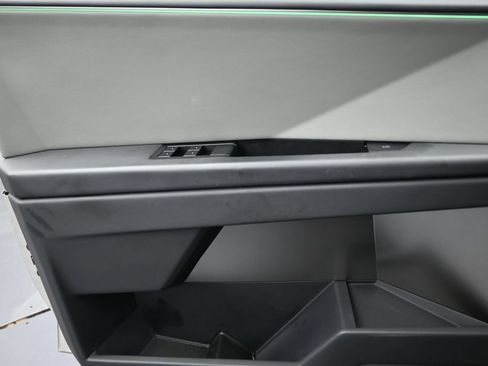 Used 2024 Tesla Cybertruck AWD Crew Cab image 10