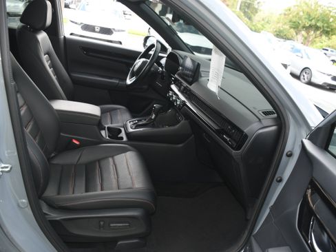 Used 2025 Honda CR-V Sport Touring image 31