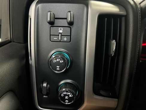 Used 2017 GMC Sierra 2500 SLE w/ HD SLE Preferred Plus Package AWD/4WD image 17