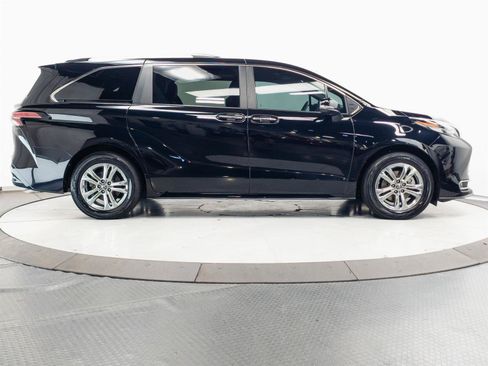 Certified 2023 Toyota Sienna Platinum AWD/4WD image 14