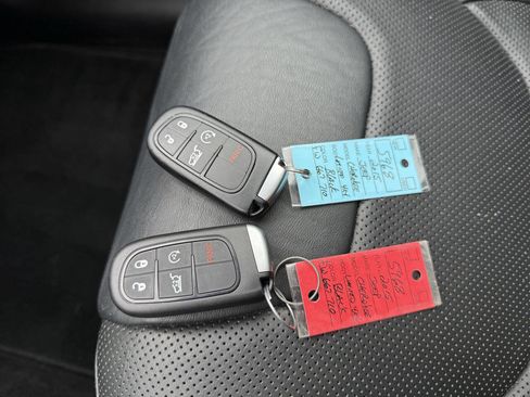 Used 2015 Jeep Cherokee Limited w/ Luxury Group image 26