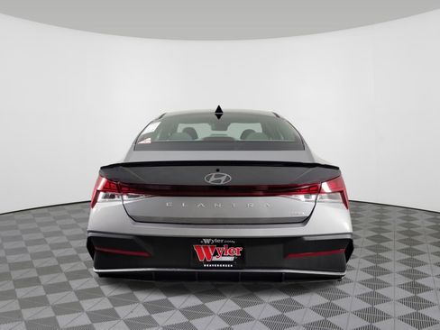 New 2025 Hyundai Elantra SEL image 37
