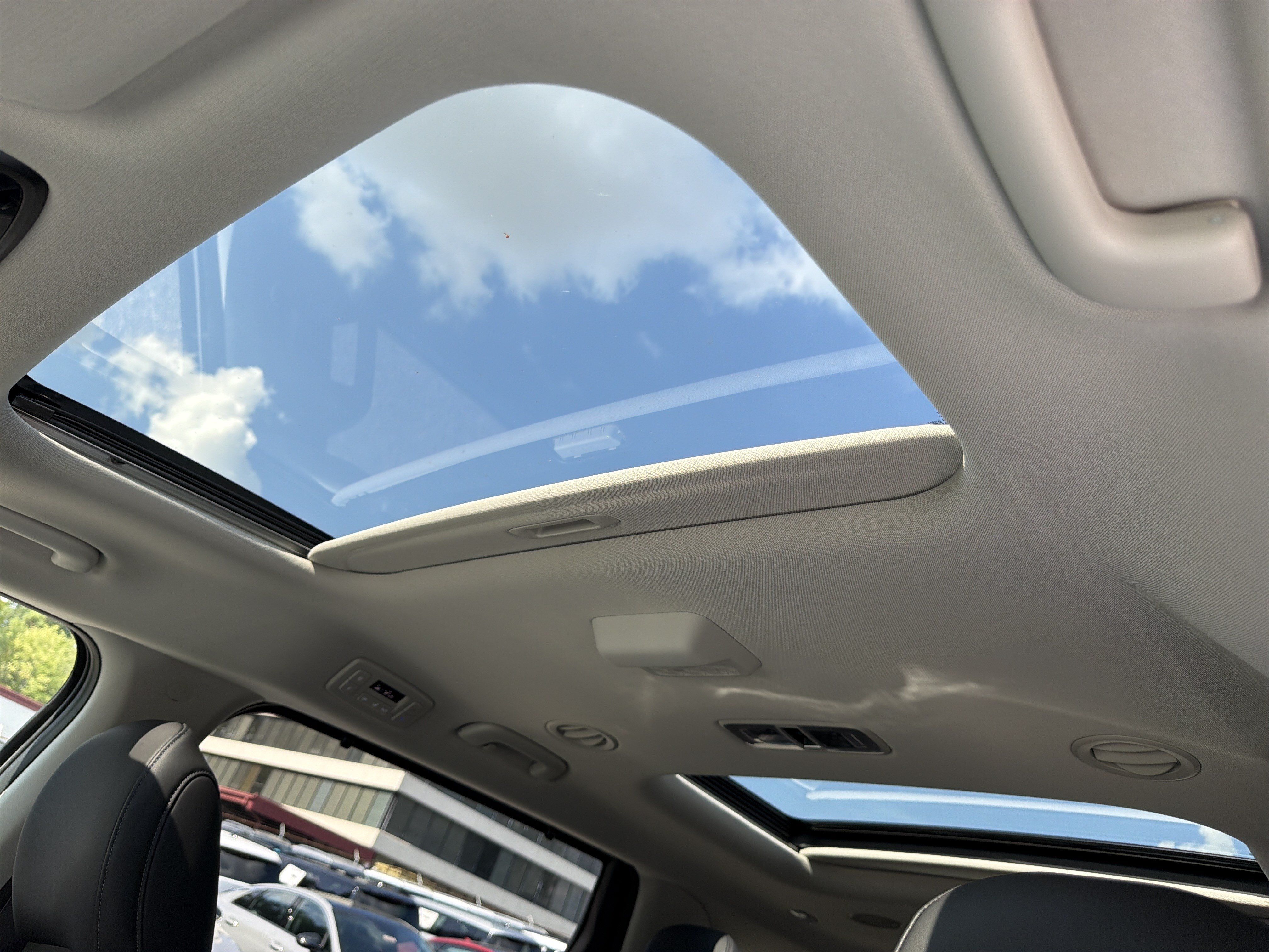 Certified 2026 Kia Carnival SX FWD image 30