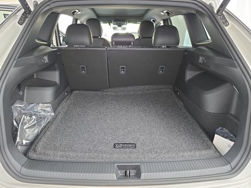 New 2026 Volkswagen Tiguan SE R-Line AWD/4WD image 12