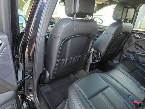 Used 2020 Porsche Macan AWD/4WD image 19