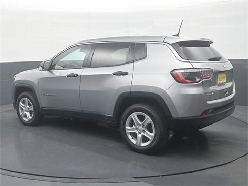 Used 2023 Jeep Compass Sport image 5