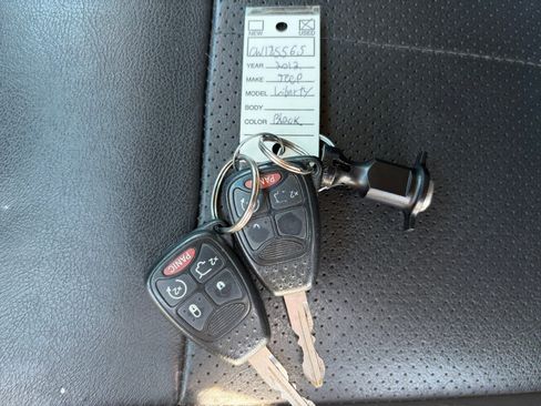 Used 2012 Jeep Liberty Limited Jet w/ Comfort/Convenience Group AWD/4WD image 30