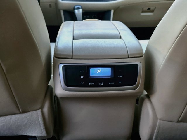 Used 2017 Toyota Highlander XLE AWD/4WD image 28