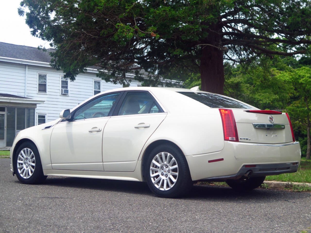 Used 2011 Cadillac CTS Luxury AWD/4WD image 3