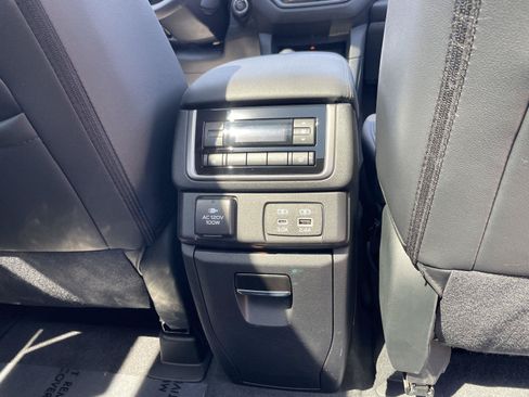 Used 2025 Subaru Ascent Bronze Edition AWD/4WD image 27