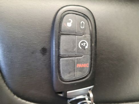 Used 2020 Jeep Cherokee Latitude Plus w/ Cold Weather Group AWD/4WD image 32
