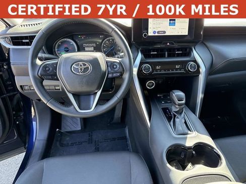 Used 2024 Toyota Venza LE image 17