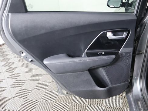 Used 2018 Kia Niro Touring image 27